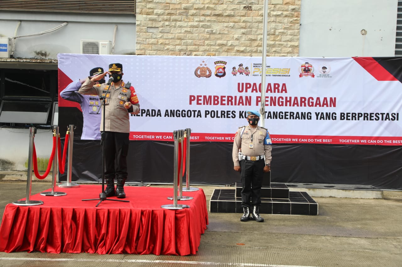 Kapolresta Tangerang Berikan Penghargaan Sebanyak 44 Kepada Personel Yang Berprestasi