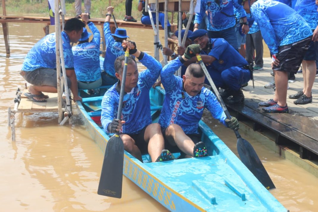 Kapolda Kalteng Buka Lomba Dayung Perahu Naga Kapolda Cup