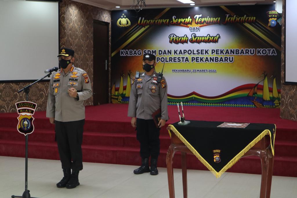 Kapolresta Pekanbaru Pimpin Upacara Sertijab Kabag SDM dan Kapolsek Pekanbaru Kota