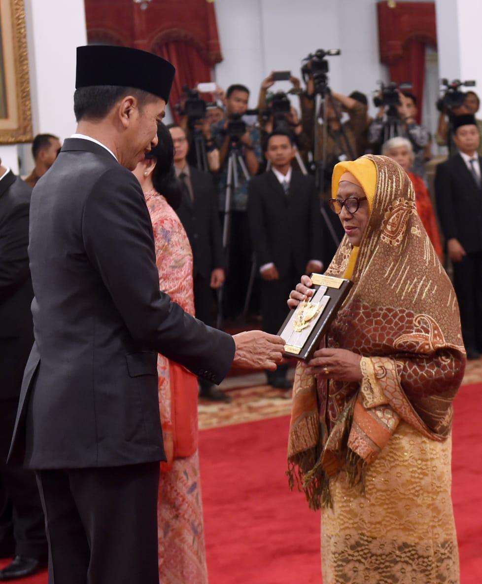 Presiden Jokowi Anugerahkan Gelar Pahlawan Nasional Kepada Enam Tokoh