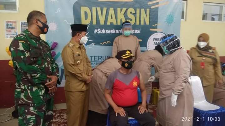 Pemkab Lampura Gelar Vaksinasi Tahap Pertama Untuk 15 Pejabat Daerah Setempat
