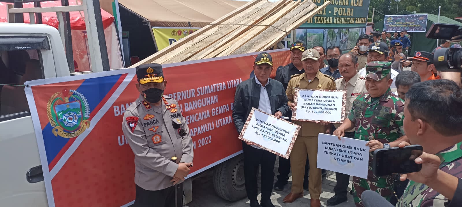 Bupati Tapanuli Utara Bersama Gubernur Sumatera Utara Tinjau Korban Bencana Gempa