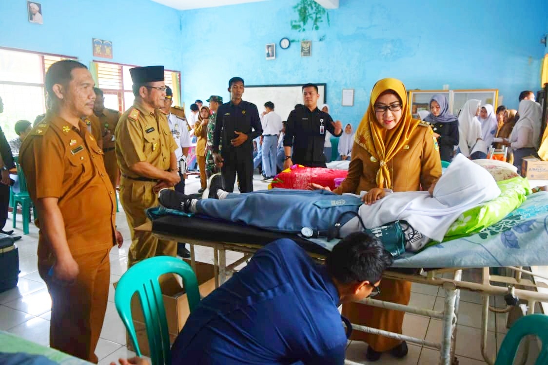 Bupati Tanggamus Hadiri Donor Darah PMR di  SMAN 1 Kota Agung