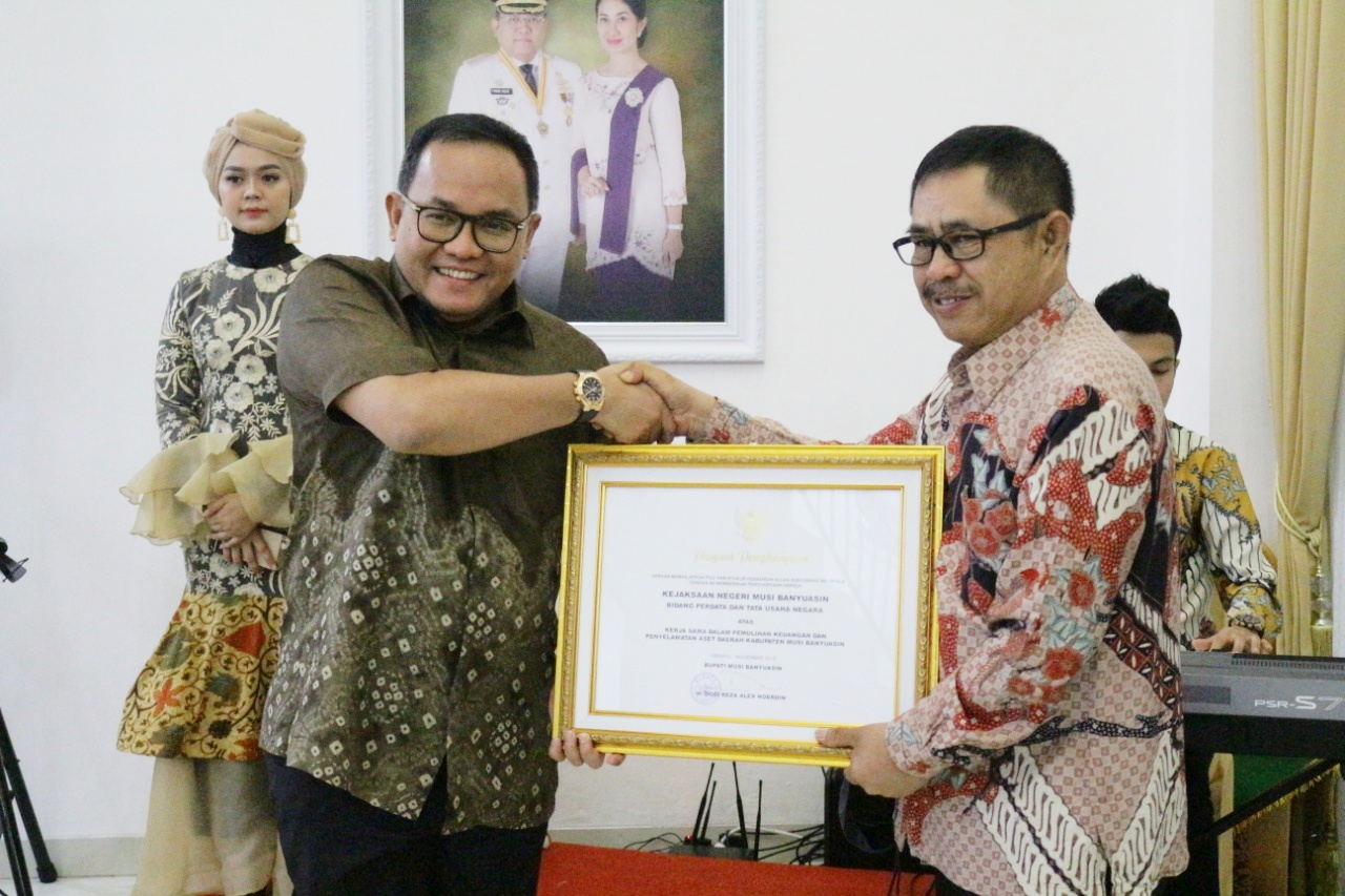 Ulang Tahun ke 55, Kajari Muba Dapat Kejutan dari Bupati 