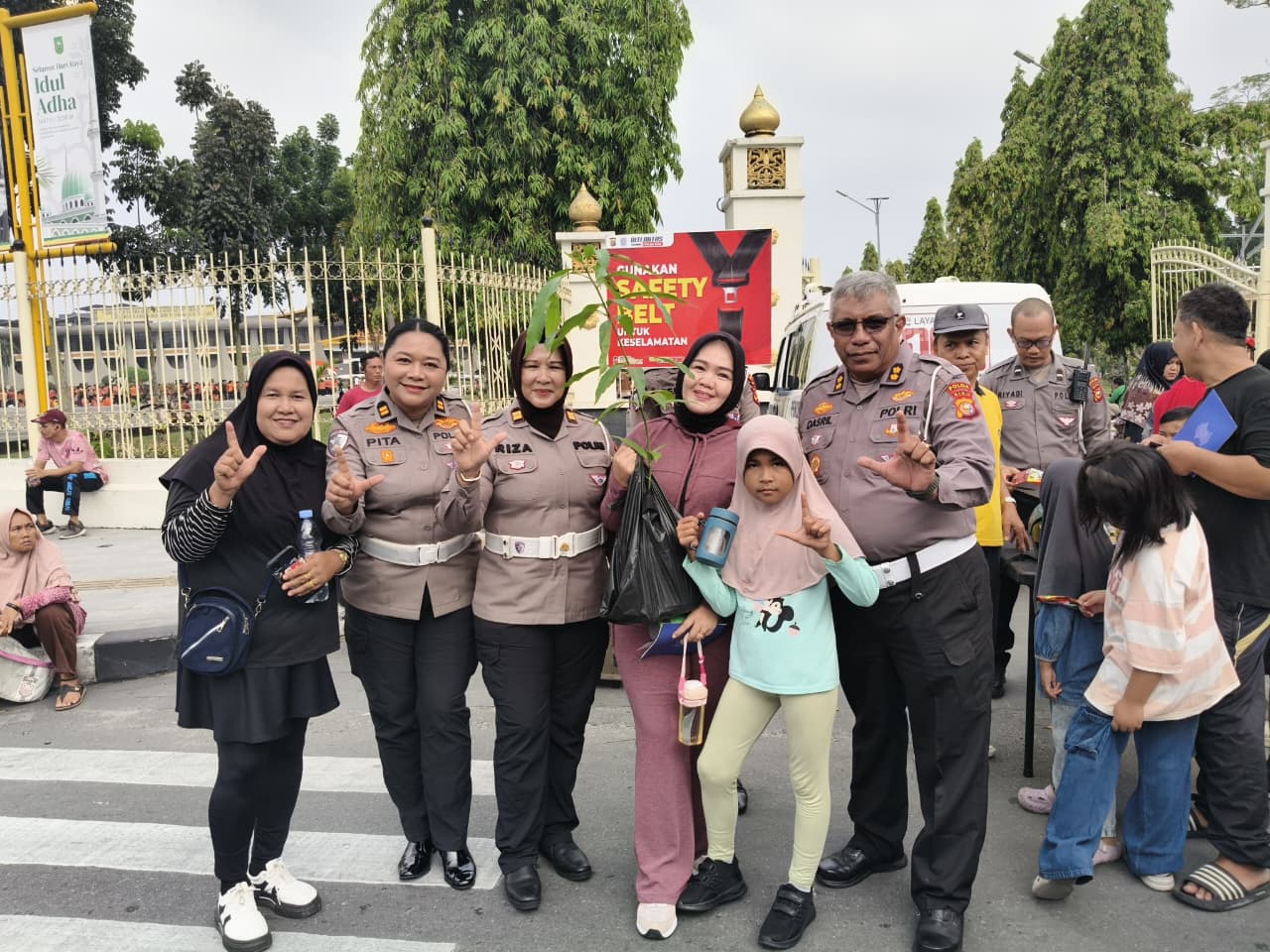 Polantas Sapa Warga Di Car Free Day, Ditlantas Polda Riau Gaungkan Budaya Tertib Berlalu Lintas