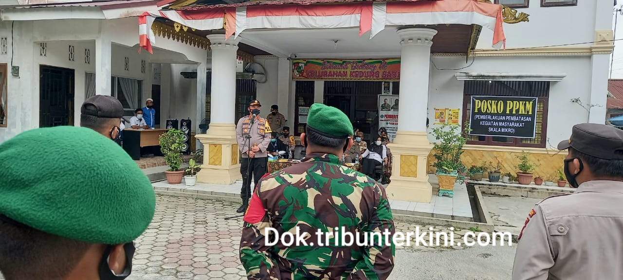Tinjau Posko PPKM Kelurahan Kedung Sari Polsek Sukajadi, Kapolresta Pekanbaru Berharap Supaya Bisa Munurunkan Dan Juga Membuat Zero Angka Peningkatan Covid-19