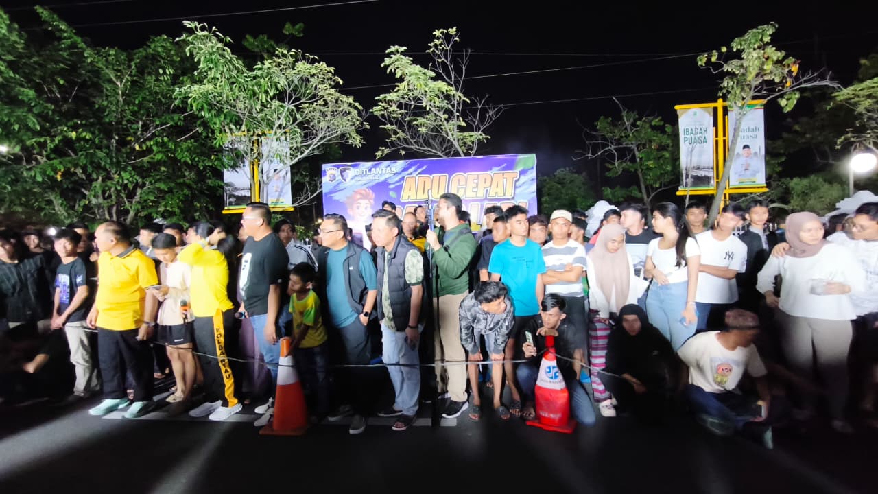 Malam Ramadhan Penuh Energi, Kapolda Riau Hadiri Adu Cepat Lari 100 Meter, Generasi Muda Sportif dan UMKM Laris Manis