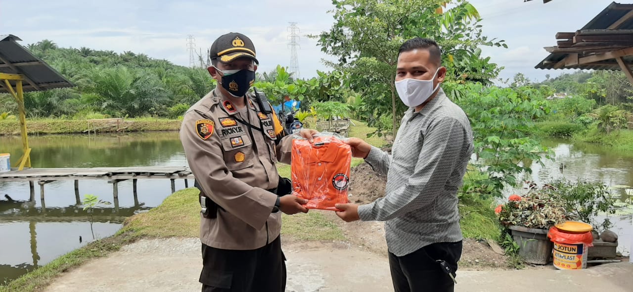 Gelar Acara Silaturahmi, Kapolres Kampar Bagikan Baju Seragam Untuk Wartawan Mitra Polres Kampar