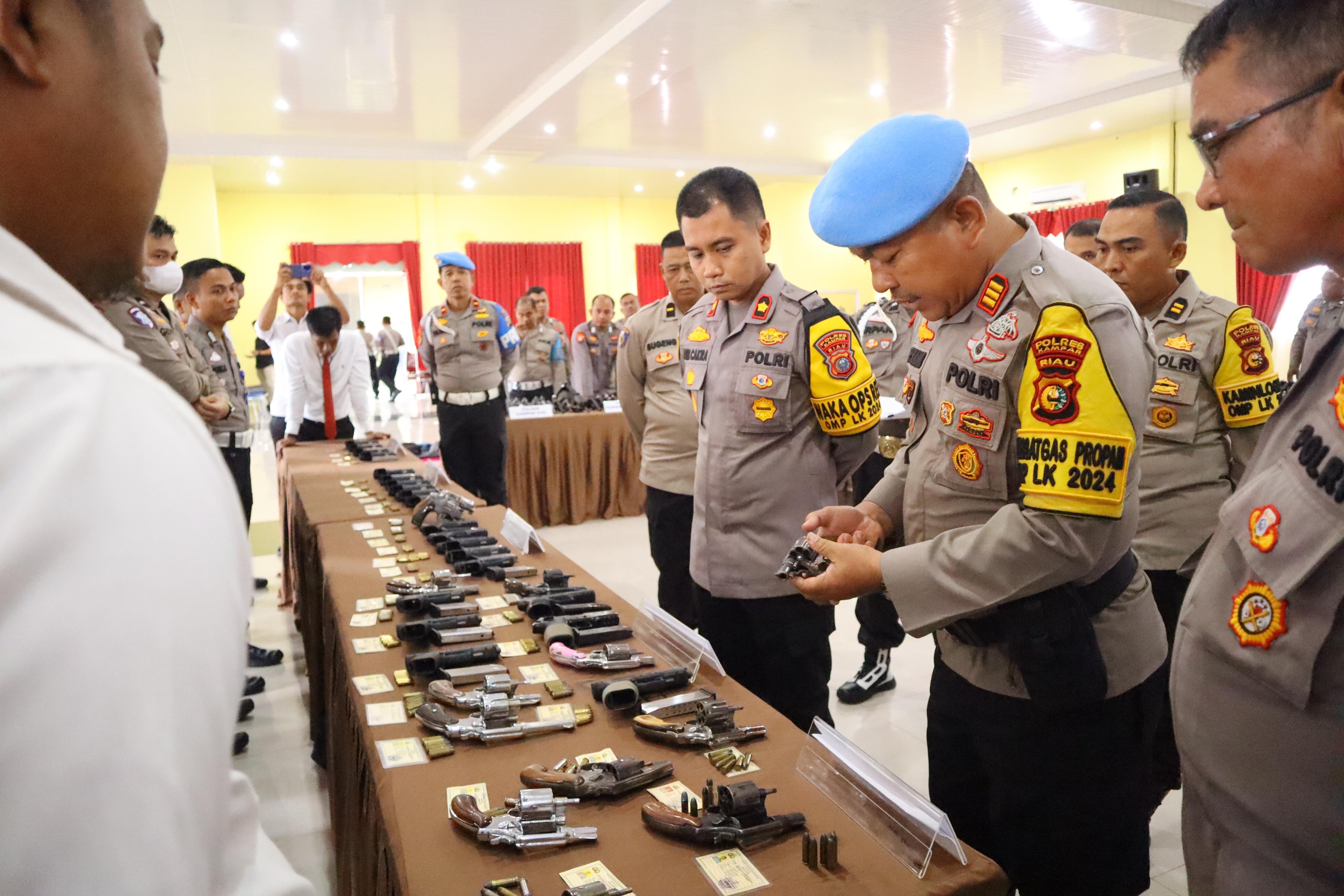 Polres Kampar Gelar Apel Pemeriksaan Senpi dan Amunisi, Tekankan Pentingnya Profesionalisme dan Kepatuhan dalam Penggunaan Senjata Api