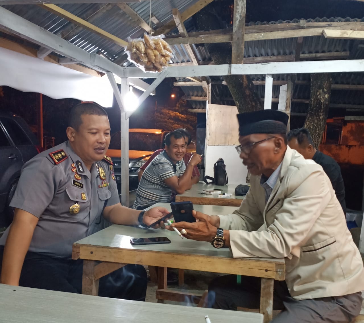 Kapolres Padang Pariaman Sambangi Pucuk Adat Nagari Kataping B.RKY Rajo Sampono di Batang Anai