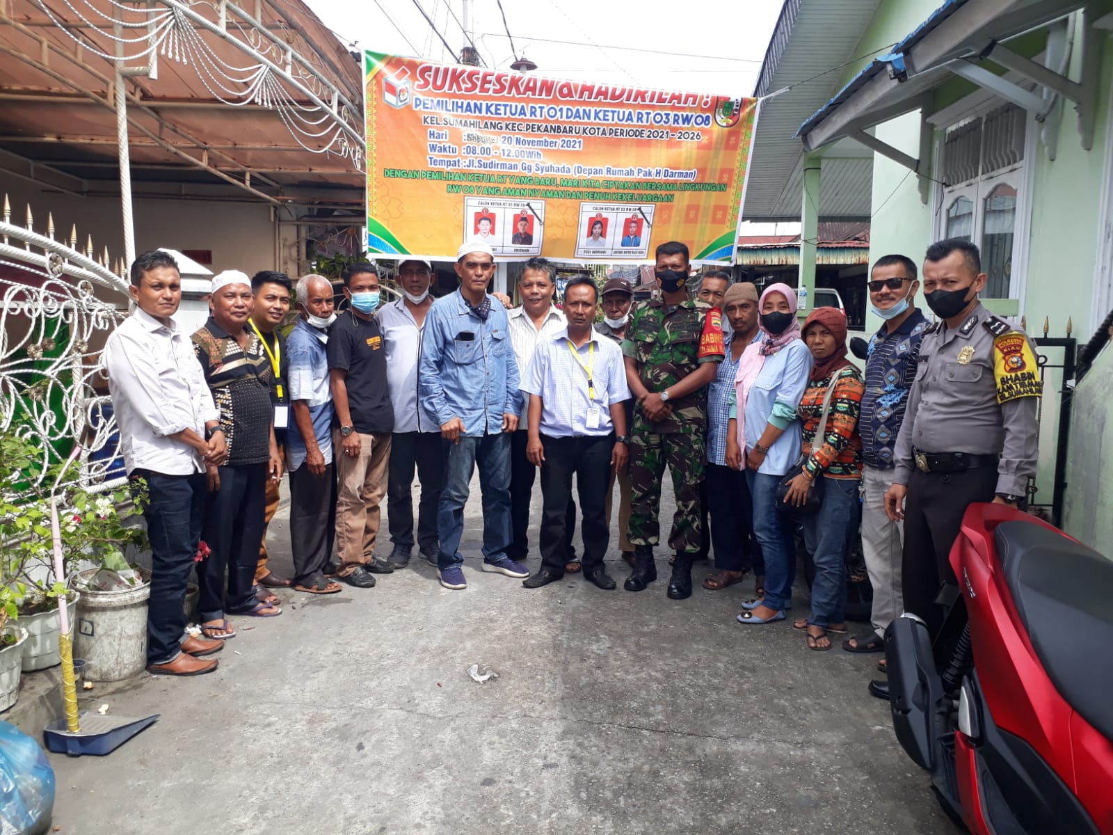 Babinsa Kodim 0301/PBR Laksanakan Monitoring Pemilihan Ketua RT di Lingkungan RW 08 Kelurahan Sumahilang