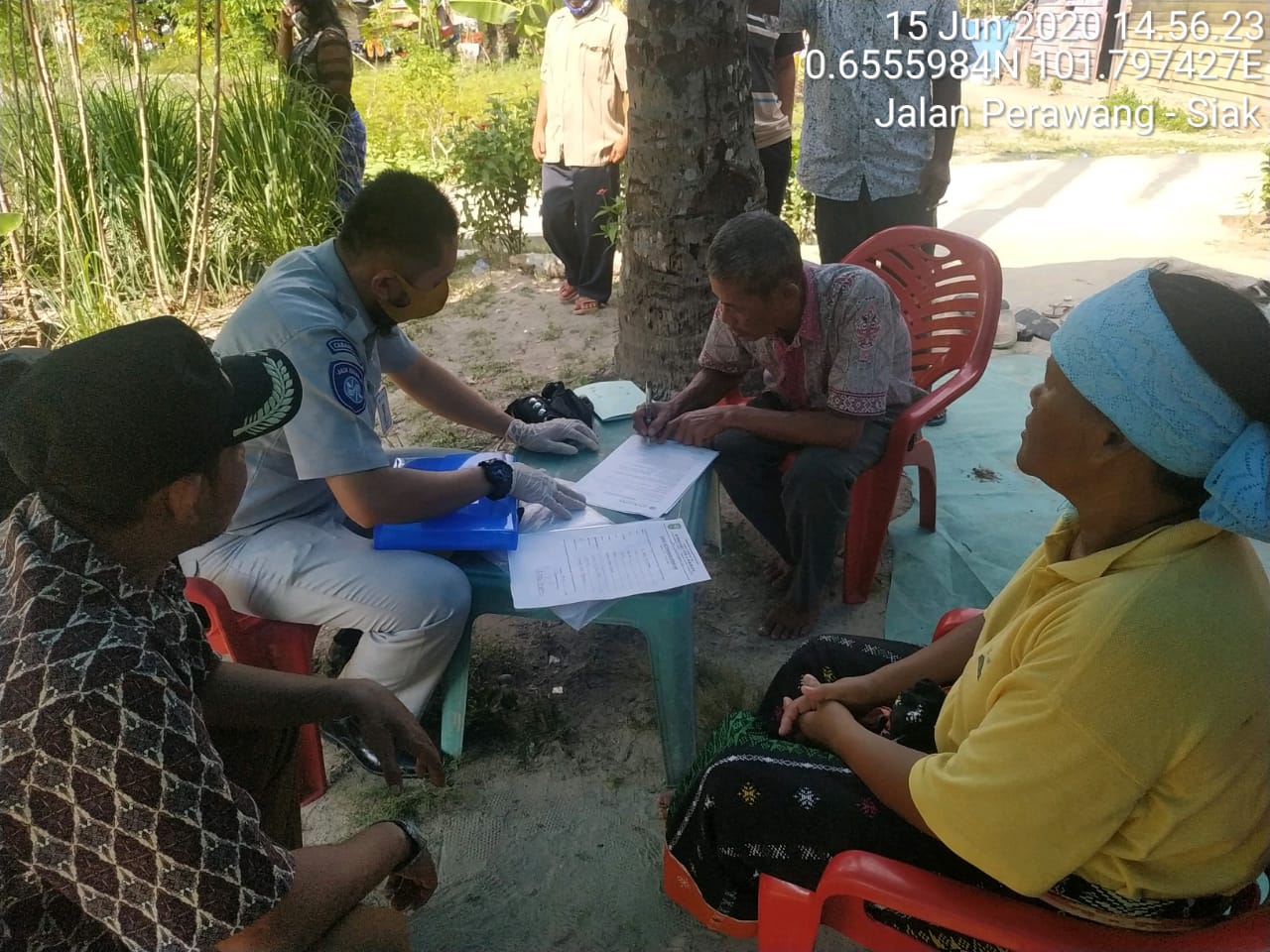 Dalam Hitungan Jam, Petugas Jasa Raharja Riau Serahkan Santunan Korban Laka Lantas di Kabupaten Siak 