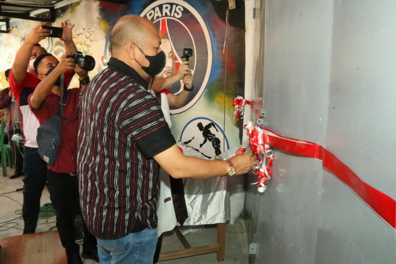 Bupati Taput Resmikan Gedung Olahraga Maverick Futsal di Desa Hapoltahan