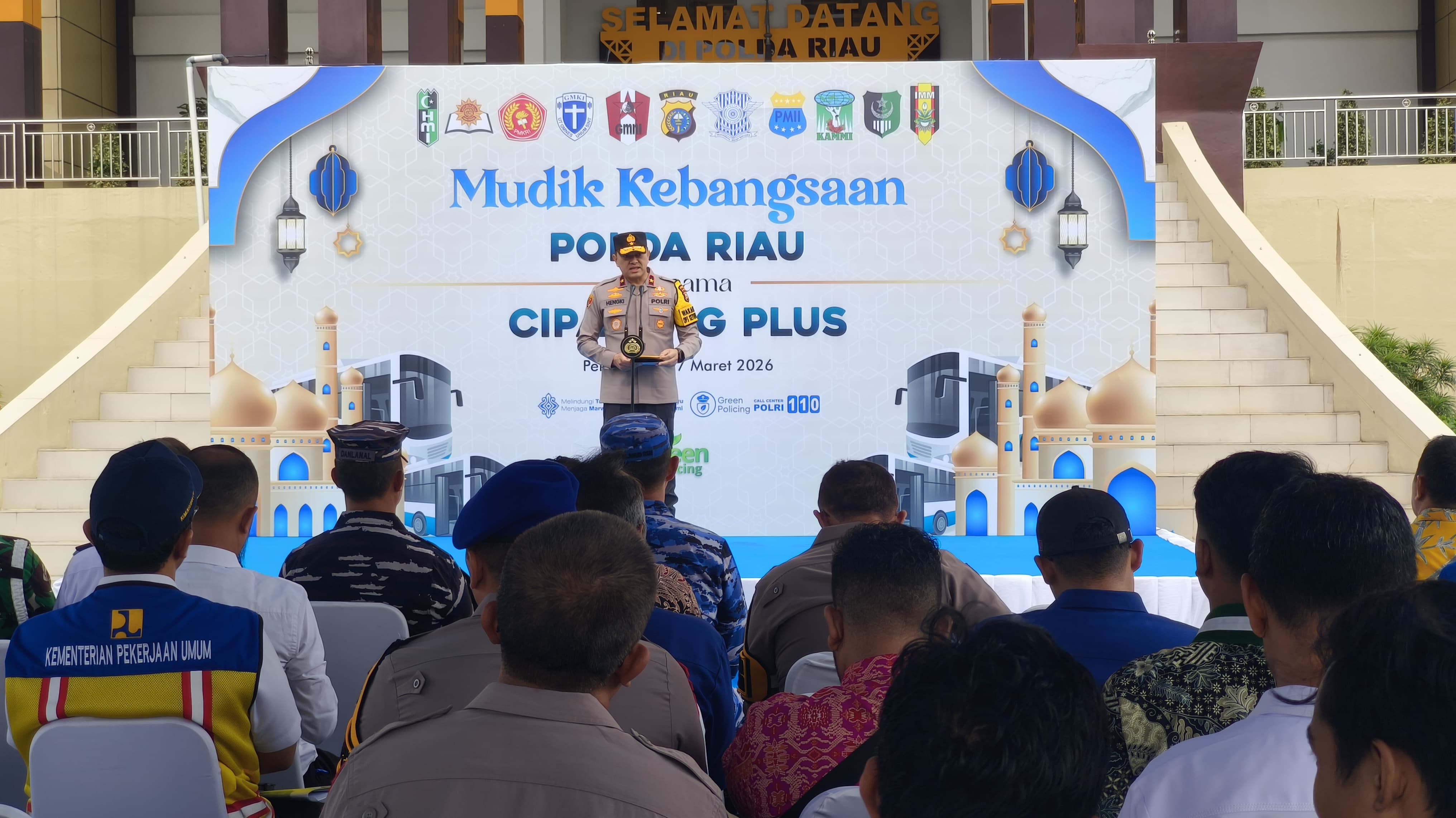 Mudik Aman, Keluarga Bahagia: Polda Riau Dan Cipayung Plus Berangkatkan Ratusan Pemudik Dengan Pengawalan Hingga Tujuan