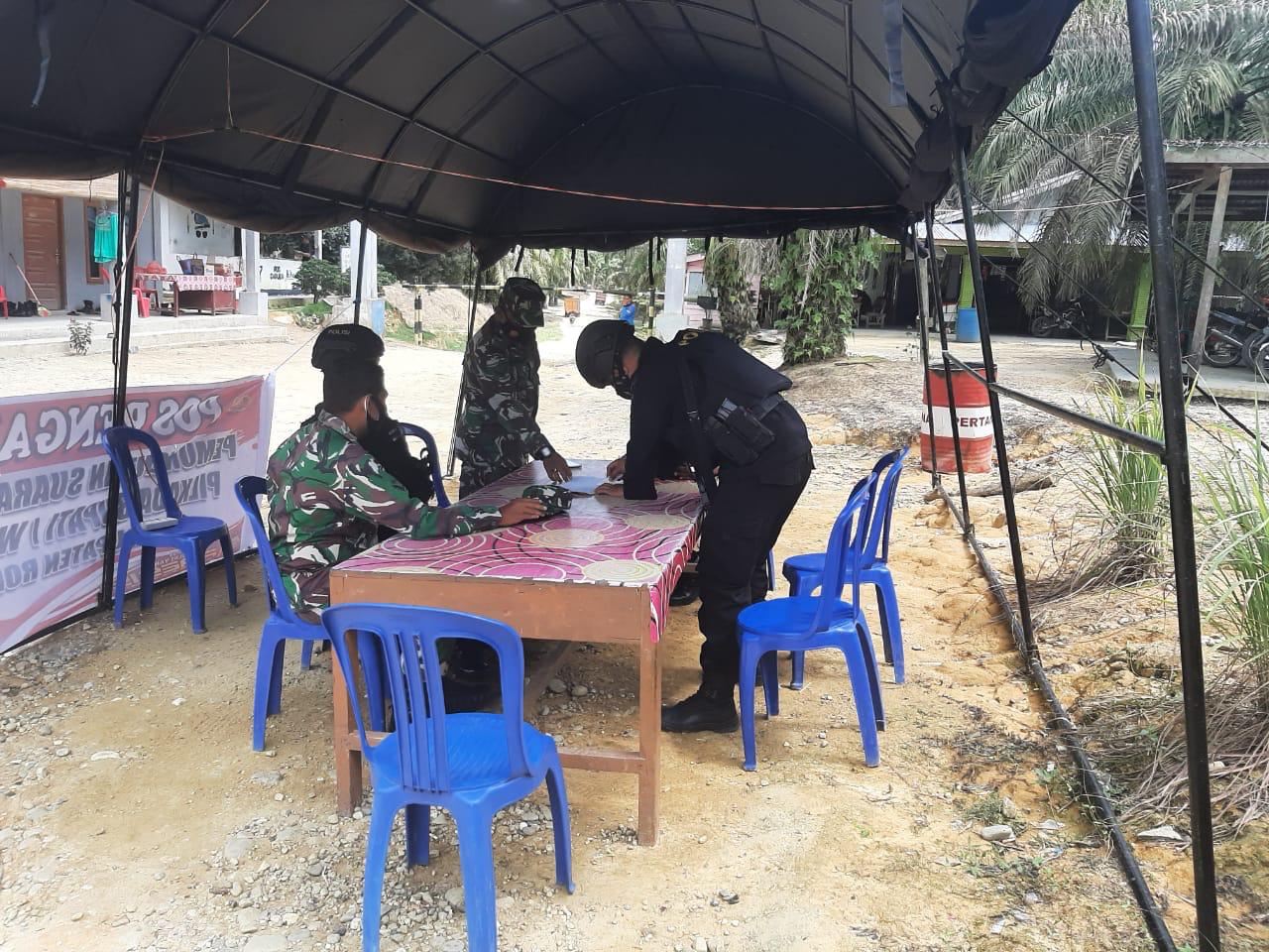 Jelang PSU di Rohul, Personil Satuan Brimob Polda Riau Bersama TNI Laksanakan Razia Gabungan Dalam Rangka Antisipasi Gangguan Kamtibmas