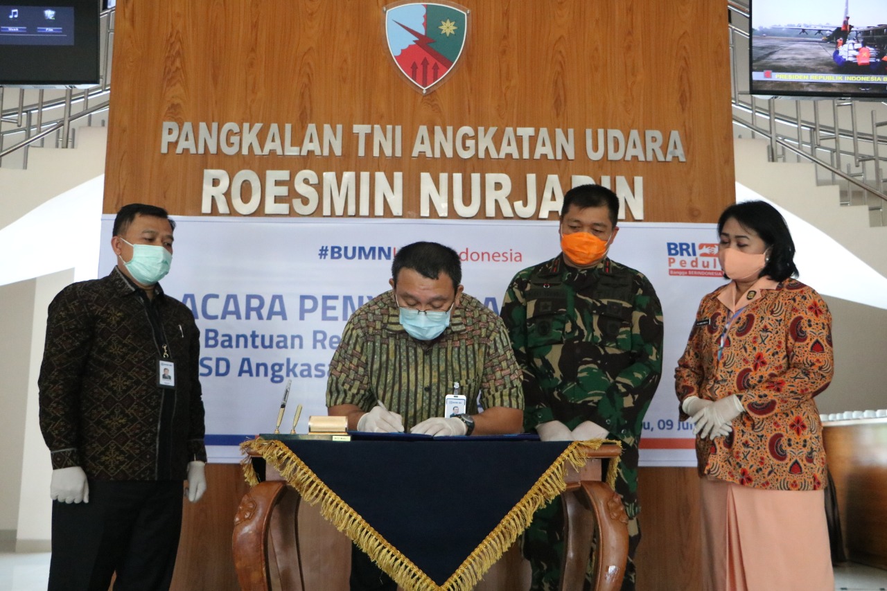 BRI Bantu Sekolah Angkasa Lanud RSN