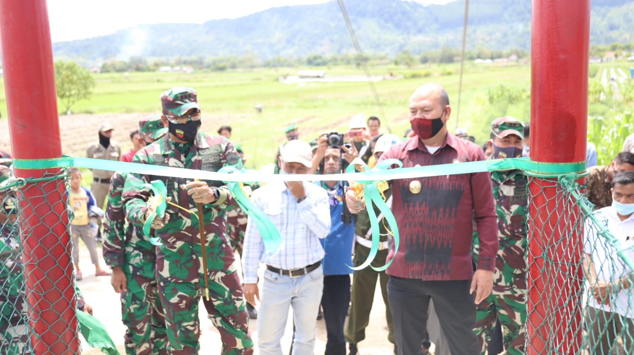 Bupati Taput Hadiri Peresmian Jembatan Gantung Ir. Soekarno Desa Parbubu Pea menuju Desa Parbubu I Kecamatan Tarutung