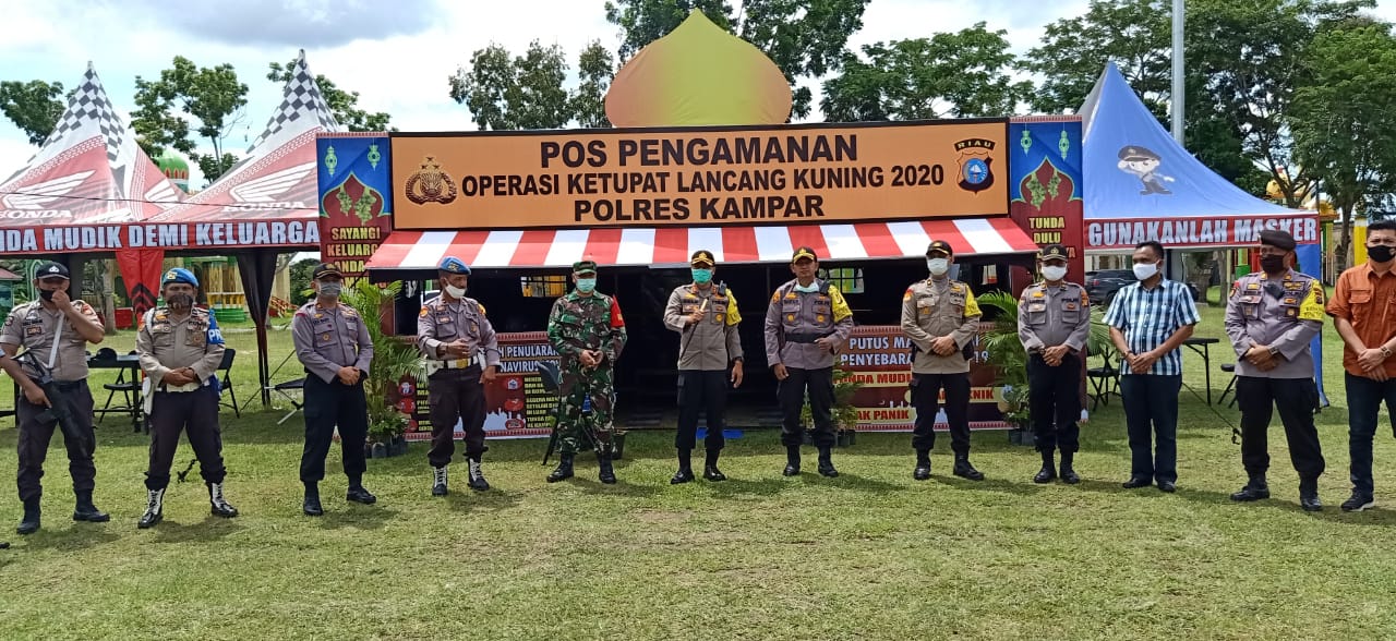 Kapolres Kampar Melakukan Pengecekan Di Pospam Ops Ketupat Lancang Kuning 2020 di Lapangan Merdeka Bangkinang