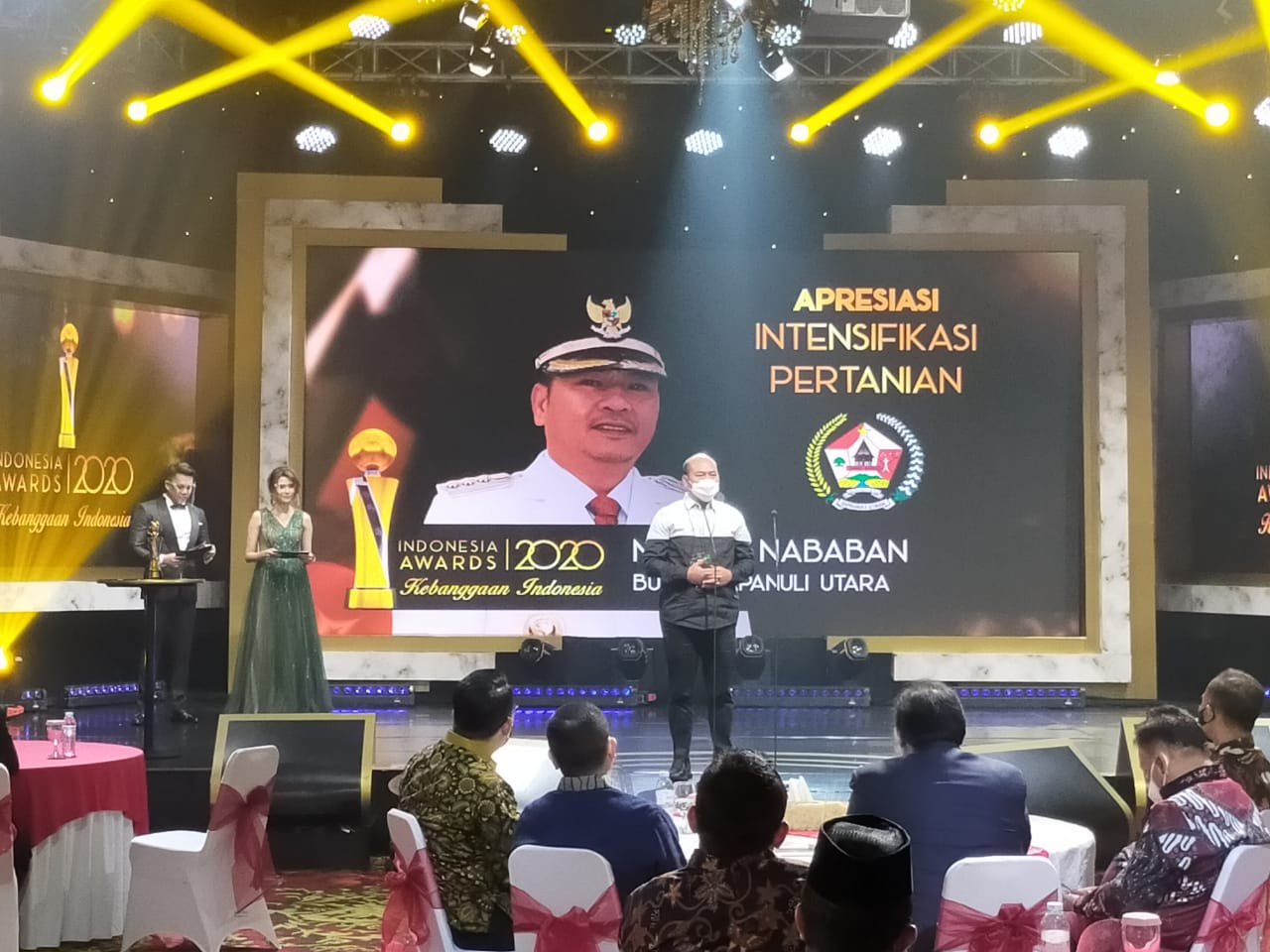 Bupati Taput Raih Penghargaan Indonesia Award 2020 Kategori Intensifikasi Pertanian