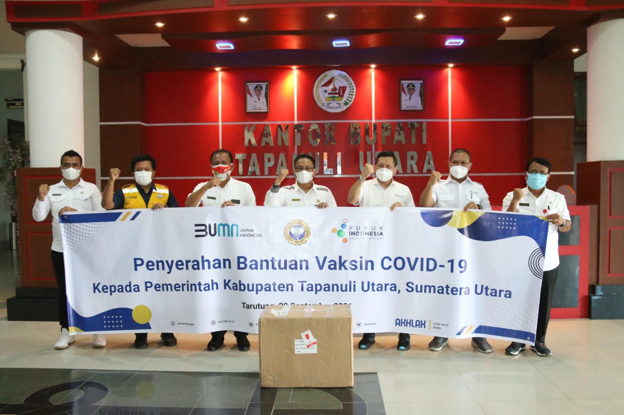 Bupati Taput Terima Bantuan Vaksin 1000 Dosis dari PT Pupuk Indonesia