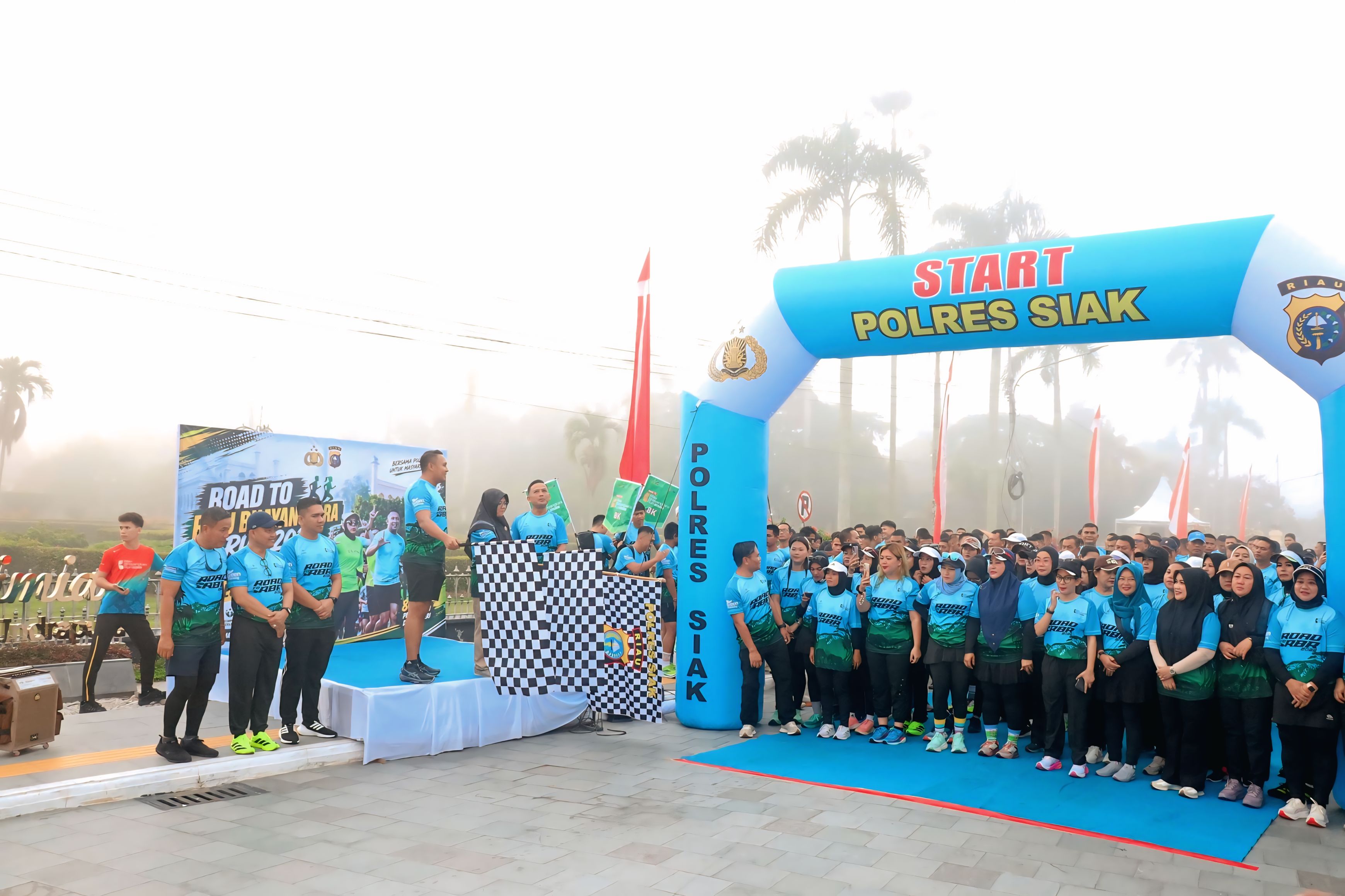 Dilepas Kapolres dan Bupati Siak, Sinergi Berlari, 600 Peserta Meriahkan 'Road To Riau Bhayangkara Run 2026' Di Depan Istana Siak