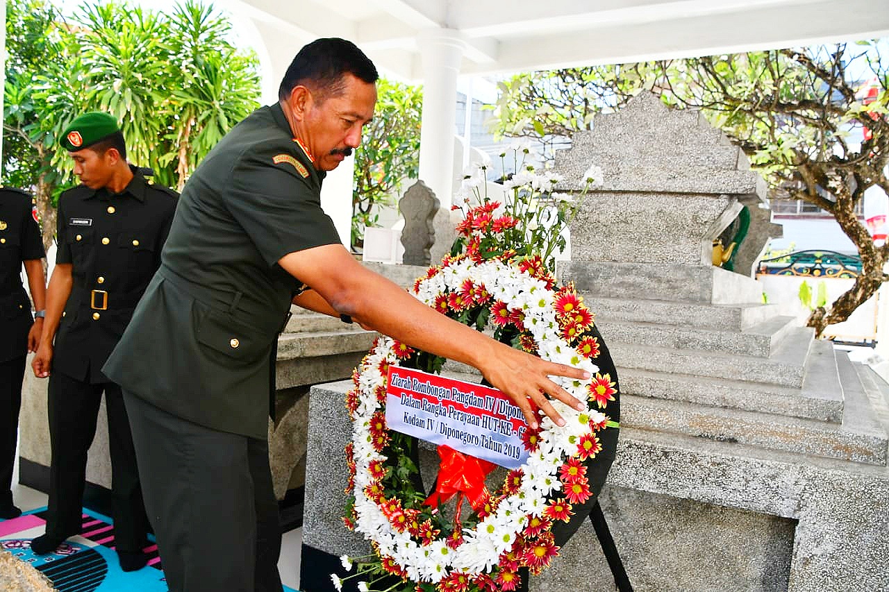 Jelang HUT ke 69 Kodam IV, Pangdam Ziarah ke Makam Pangeran Diponegoro di Makassar