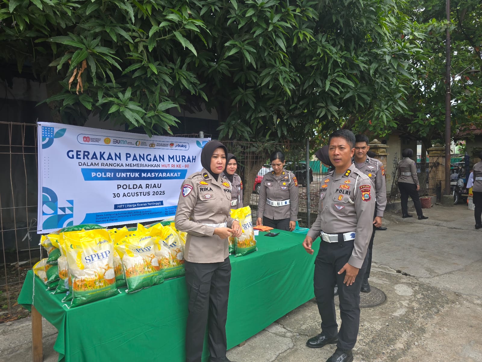Ditlantas Polda Riau Gelar Gerakan Pangan Murah, 2 Ton Beras Disalurkan Untuk Warga Kota Pekanbaru
