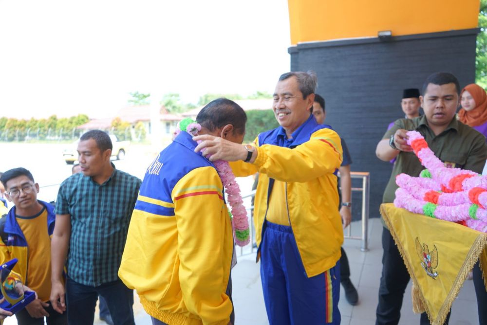 Gubri Menyambut Kontingen Porwil Provinsi Riau di VIP Bandara SSK II