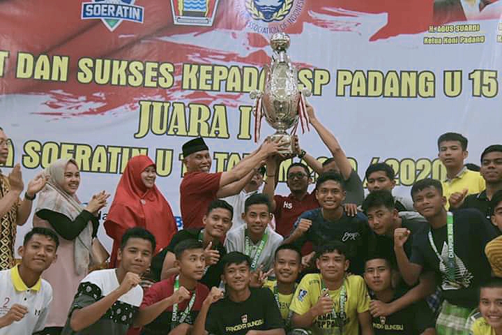 Penantian 53 Tahun Pemain PSP U-15 Beserta Piala Akan di Arak Keliling Kota Padang