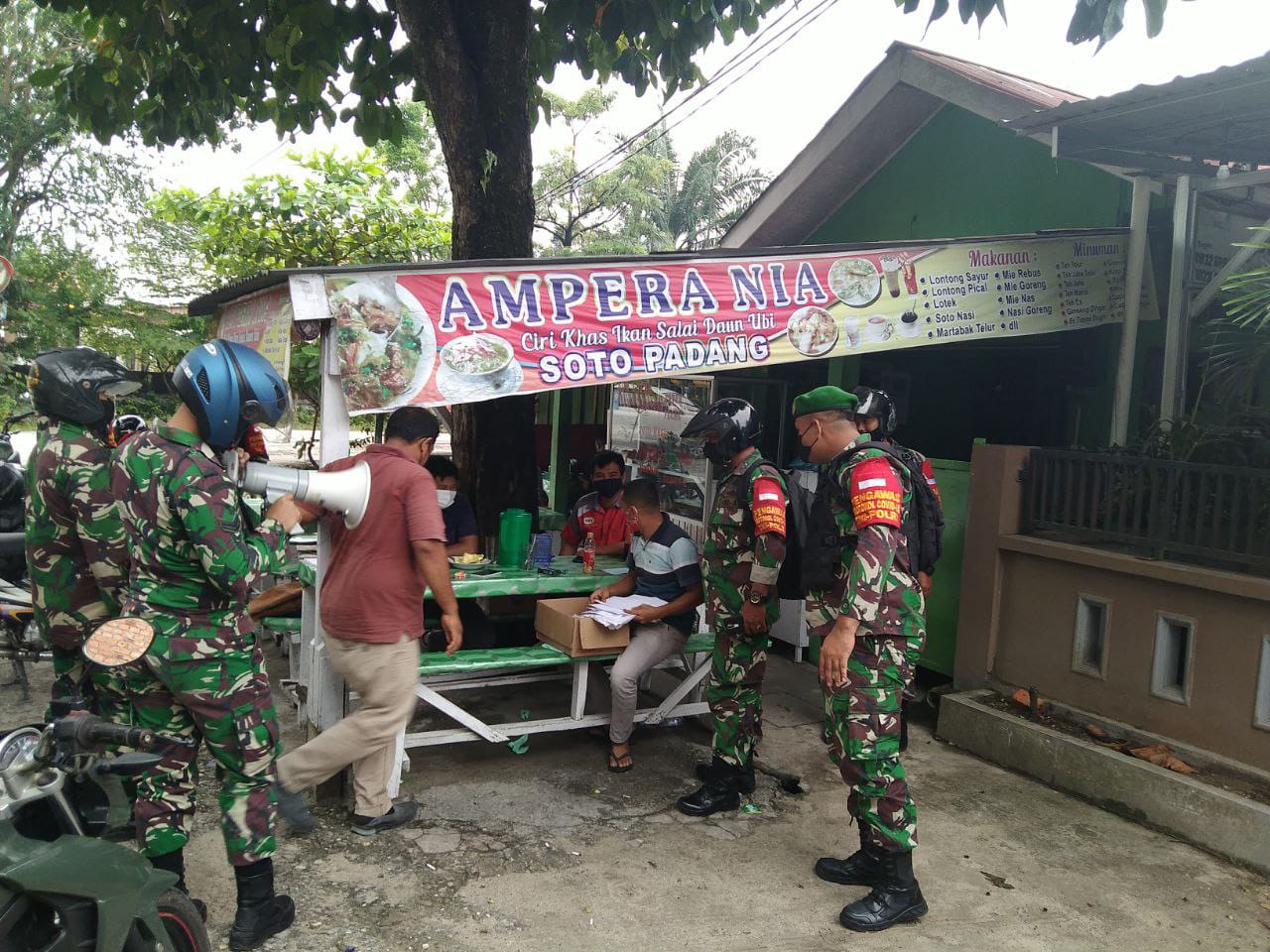 Personil Kodim 0301/PBR Bersama Team Gabungan Laksanakan Patroli Yustisi