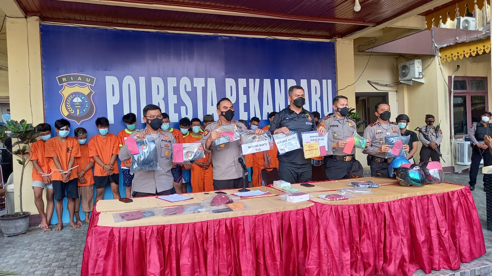 Kapolresta Pekanbaru Gelar Konferensi Pers Tindak Pidana Pencurian Dengan Kekerasan (Jambret)