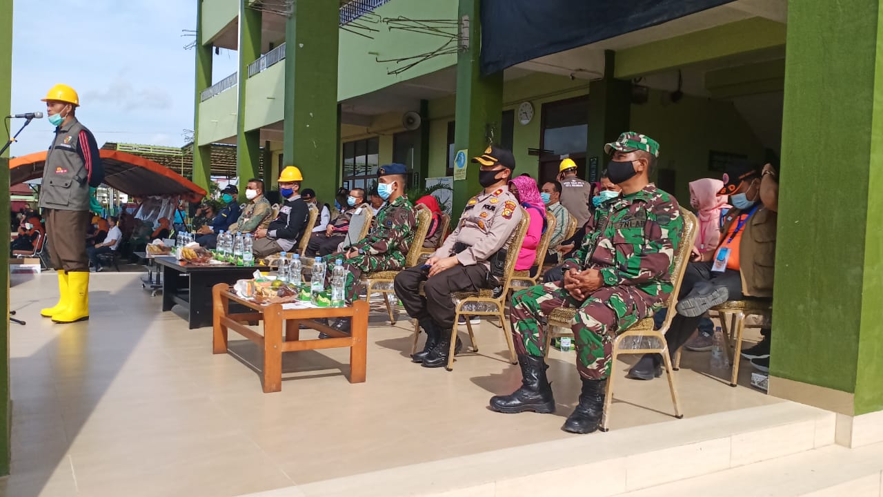 Kapten Arh Sugeng Santoso Wakili Dandim 0301/Pekanbaru Ikut Serta Dalam Penyemprotan Disinfektan dan Rapid Test Massal di Kecamatan Marpoyan Damai