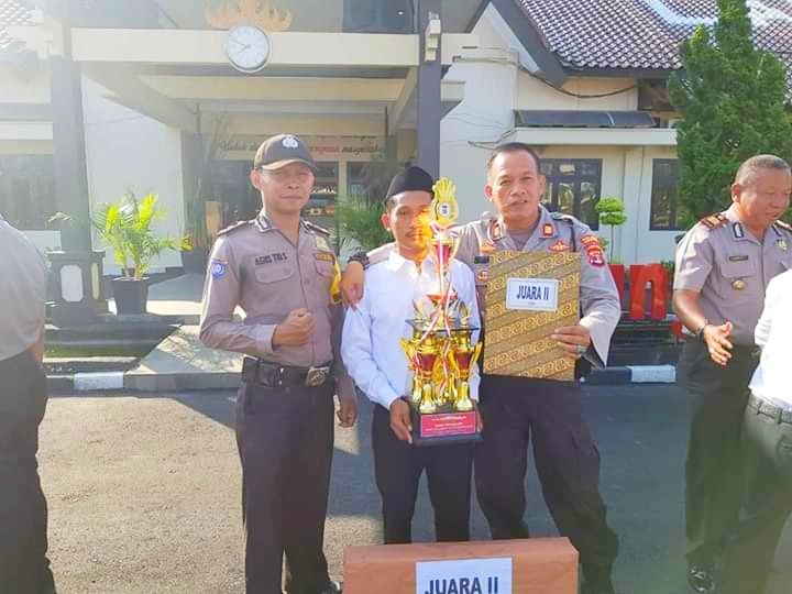 Peringati Hari Pahlawan, Kapolres Lampung Utara Berikan Hadiah Kepada Pemenang Lomba Poskamling