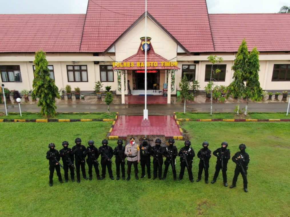 Personel Tim CRT Walet Polres Barito Timur Dalam Menghadapi Segala Bentuk Gangguan Keamanan Yang Akan Terjadi Disaat Wabah Covid-19