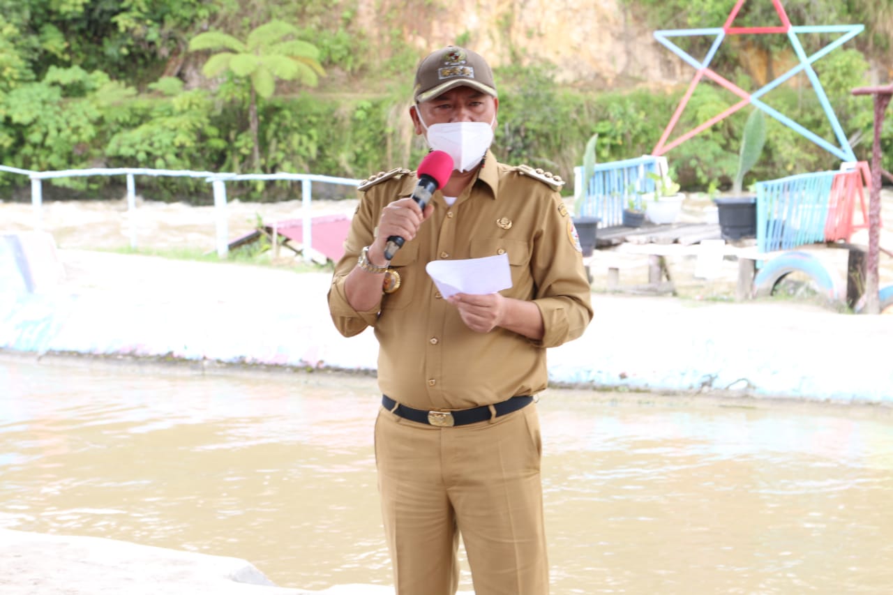 Bupati Taput Serah Terima Perahu Arung Jeram Dari Bantuan CSR PT SOL Kepada Faji