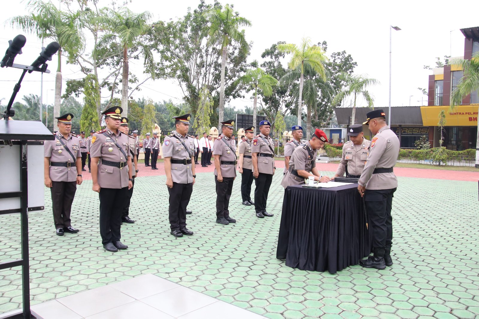 Mutasi di Lingkungan Polres Siak, Sejumlah Kasat dan Kapolsek Mengikuti Upacara Serah Terima Jabatan