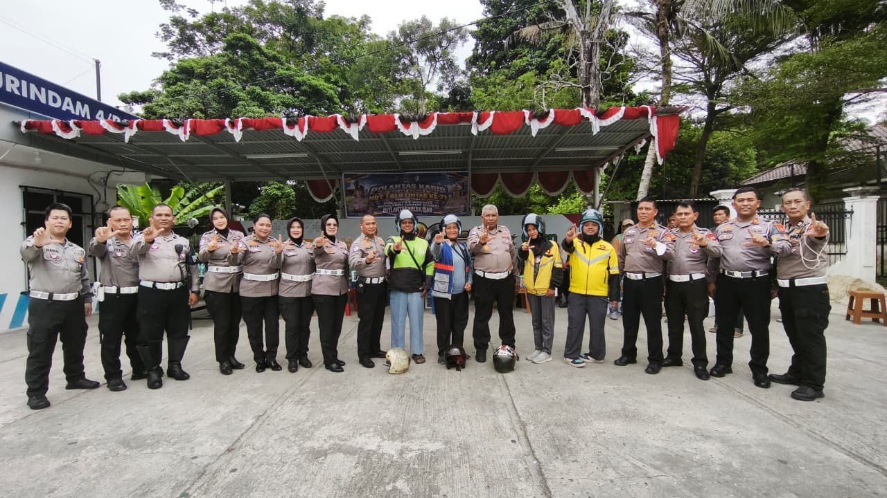 Semarak HUT Lalu Lintas Bhayangkara Ke-71, Ditlantas Polda Riau Gelar Baksos Bersama Ojol, Jukir Dan Petugas Kebersihan