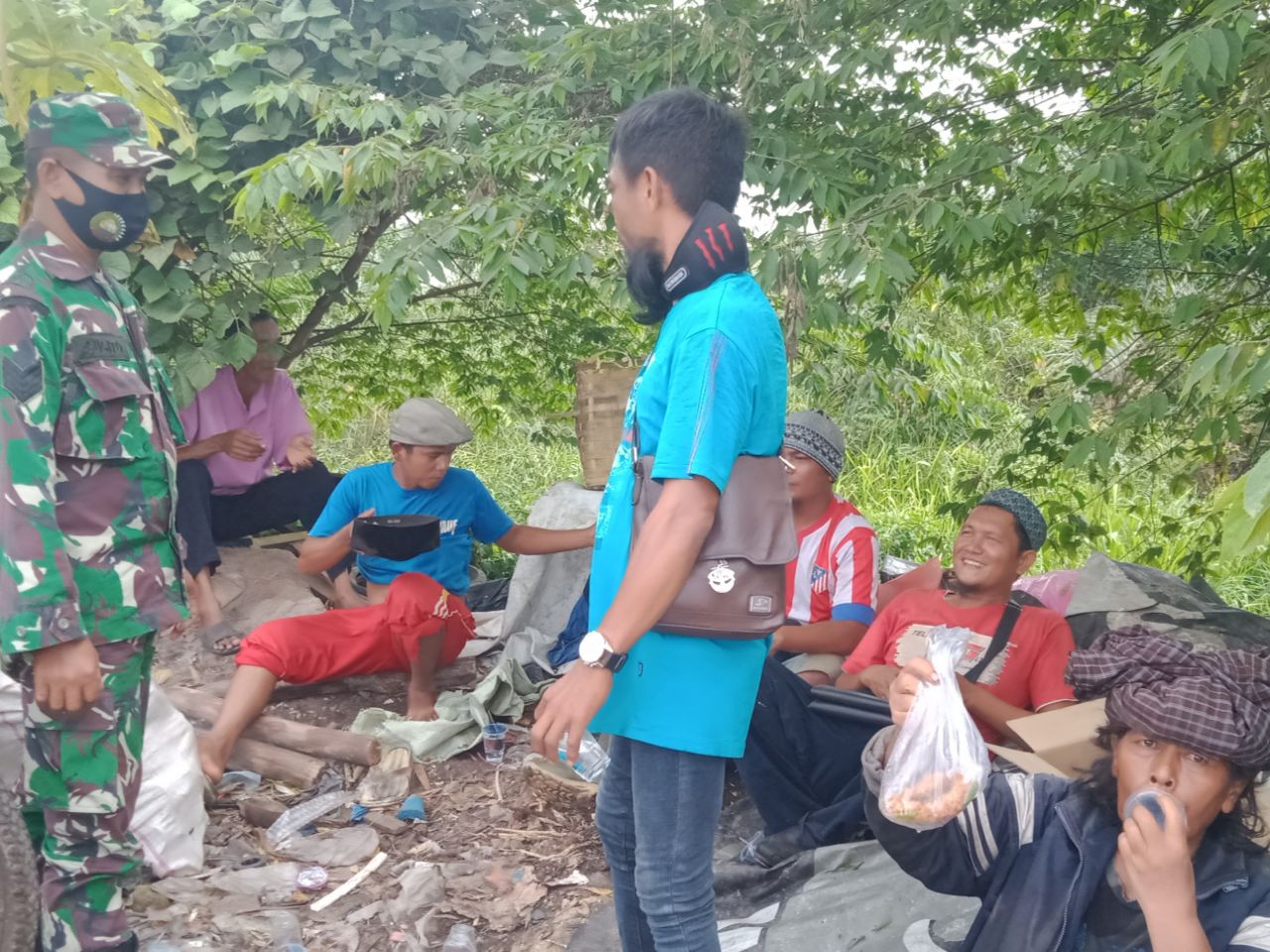 Babinsa Kodim 0301/Pekanbaru  Laksanakan Patroli Dan Sosialisasi Karlahut