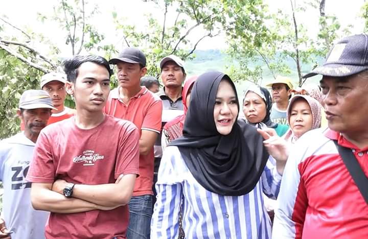 Bupati Kendal Meninjau Tanah Longsor di Desa Sido Kumpul 