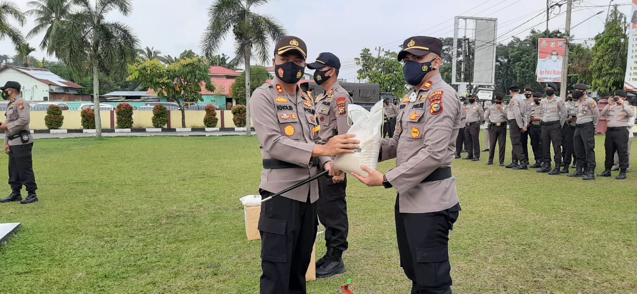 Kapolres Kampar Distribusikan Beras Bantuan Mabes Polri Untuk Masyarakat Melalui Jajaran Polsek