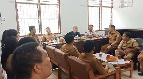 Bupati Taput Pimpin Apel Pagi dan Diskusi Penanganan Sampah dan Selokan di Dinas Lingkungan Hidup