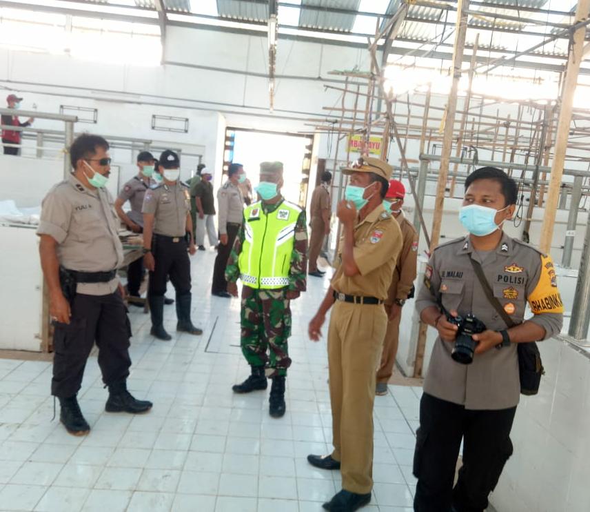 Antisipasi Penyebaran Covid-19, Tim Gugus Tugas Kecamatan Rawa Jitu Utara Terus Mengawasi Area Pasar Menjelang Lebaran di Desa Panggung Jaya