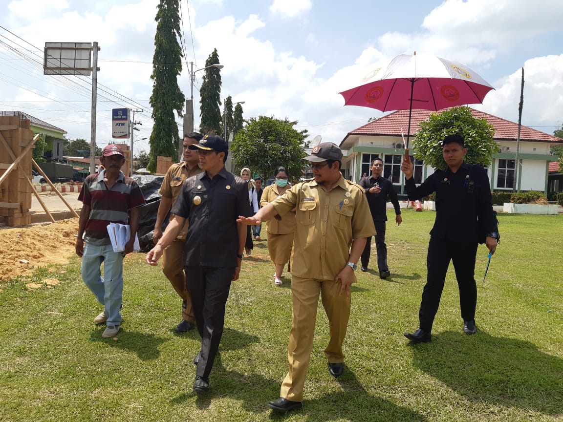 Bupati Murung Raya, Perdie M. Yoseph Tinjau Pembangunan Pagar RSUD Puruk Cahu