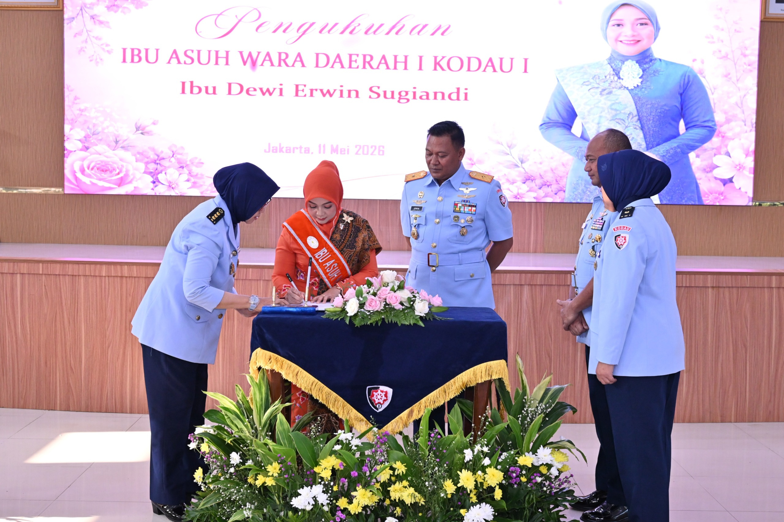 Pangkodau I Hadiri Pengukuhan Ibu Asuh Wara Daerah I Kodau I