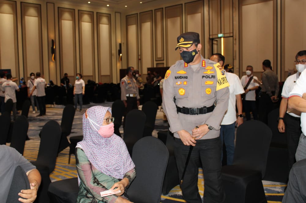 Kapolresta Pekanbaru Kunjungi Kegiatan Vaksinasi Covid-19 Secara Massal