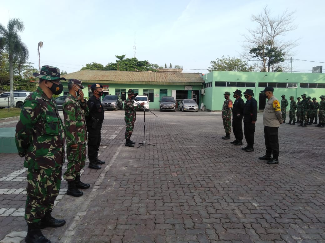 Wujudkan Sinergitas dan Kepedulian Dalam Jaga Kebersihan Kota Pekanbaru, Personil Kodim 0301/PBR Gelar Apel Gabungan Jumat Bersih