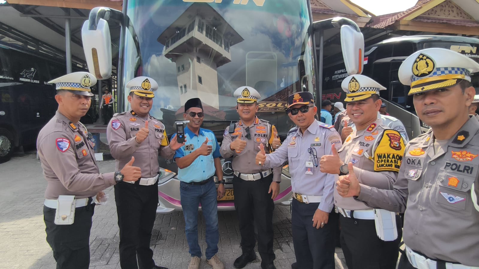 Dirlantas Polda Riau Gandeng Instansi Terkait Gelar Ramp Check Di Terminal AKAP BRPS Pekanbaru, Pastikan Keselamatan Penumpang Dalam Operasi Zebra Lancang Kuning 2025
