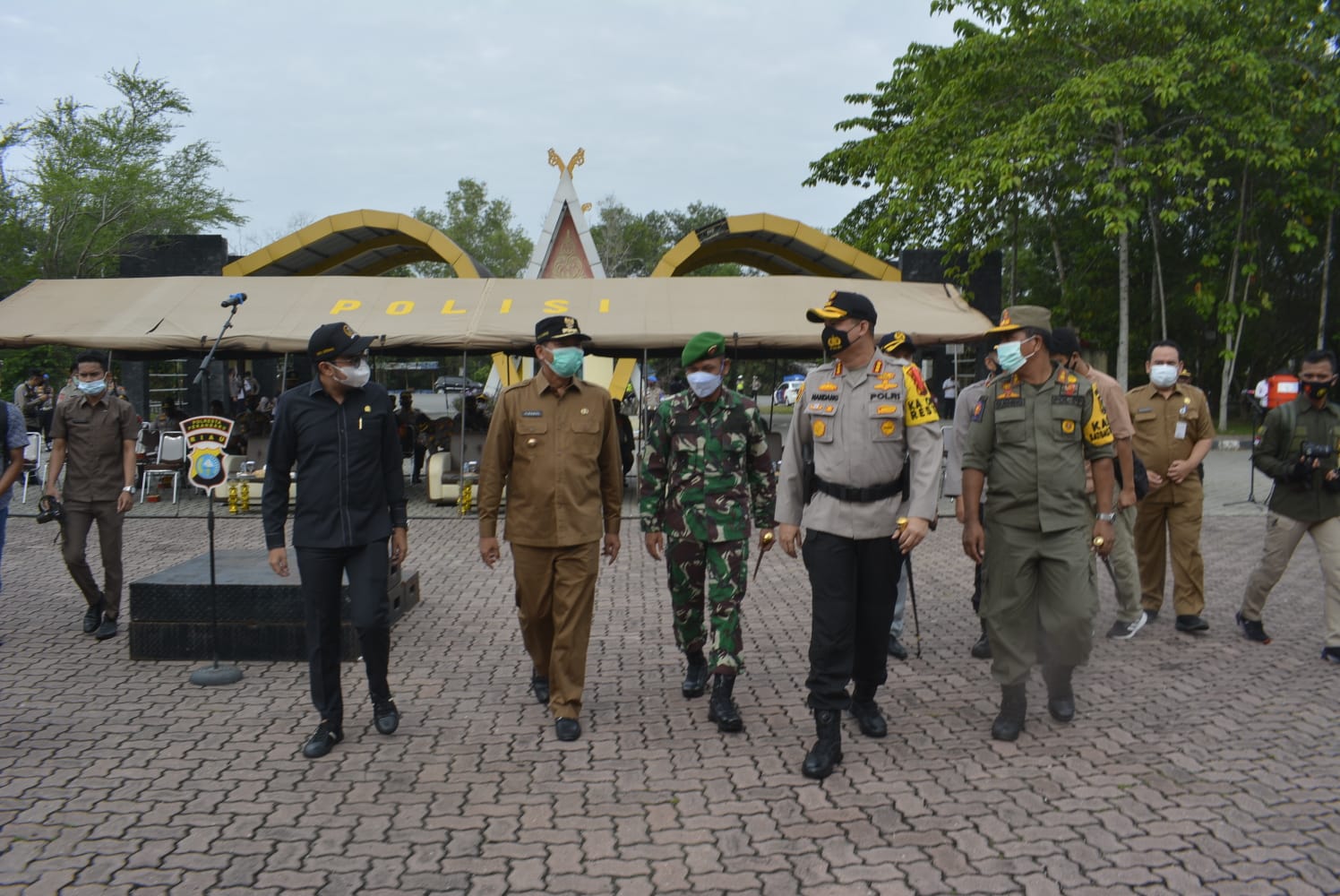 Kapolresta Pekanbaru Hadiri Apel Gelar Pasukan Operasi Lilin Lancang Kuning  2020