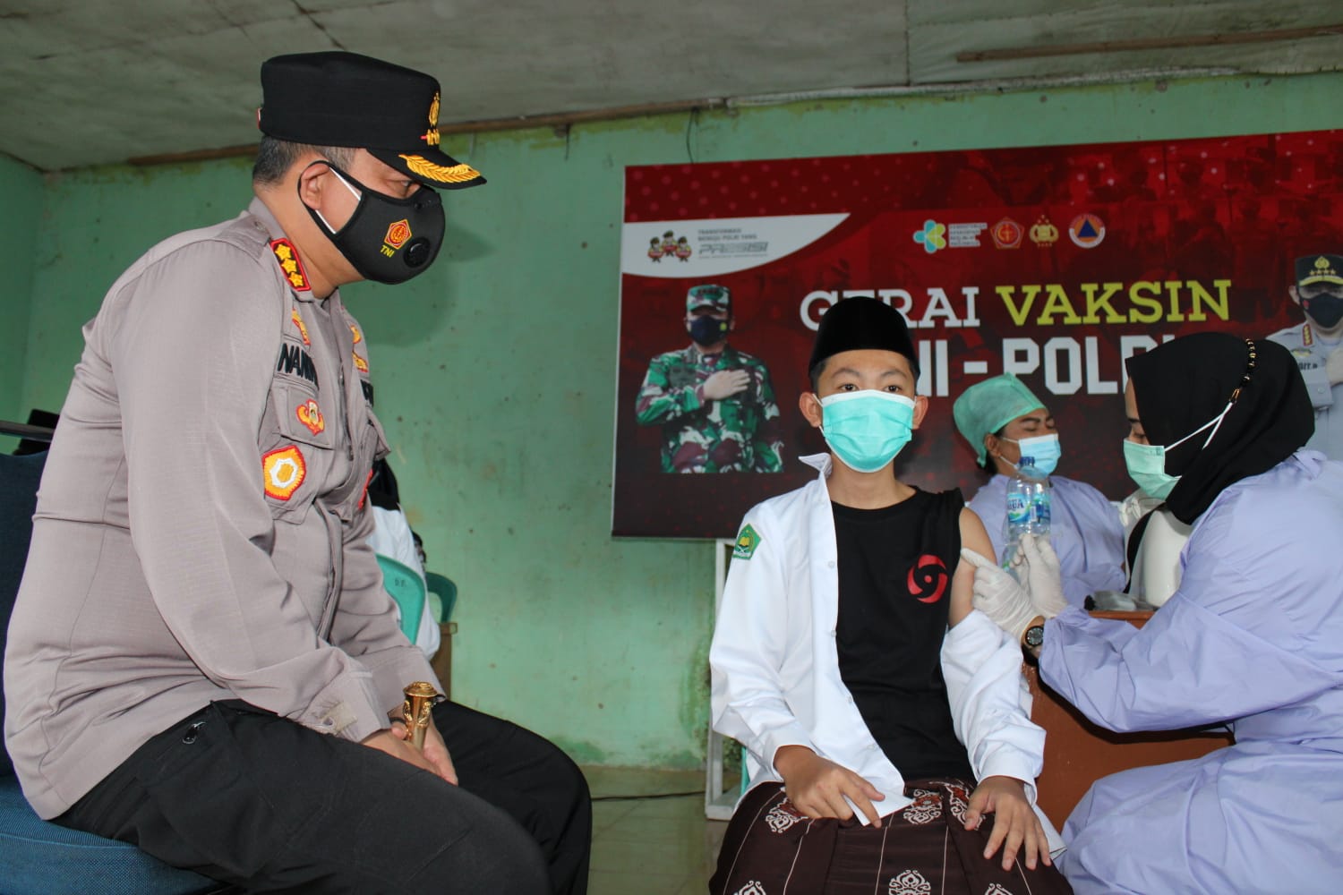 Polresta Pekanbaru Gelar Gerai Vaksin Massal Di Pondok Pesantren Nurul Huda