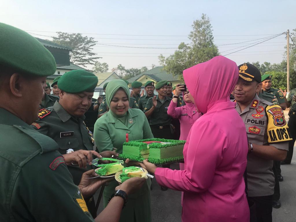 Kapolres Berikan Surprise untuk Kodim 0426 Tulang Bawang